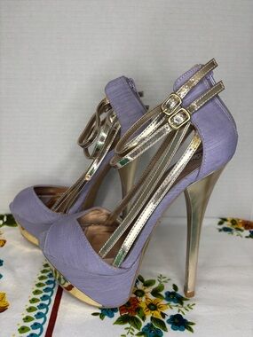 Qupid sz 7 Lavender Platform Heels Gold Accent Stilettos Peep Toe Back Zipper